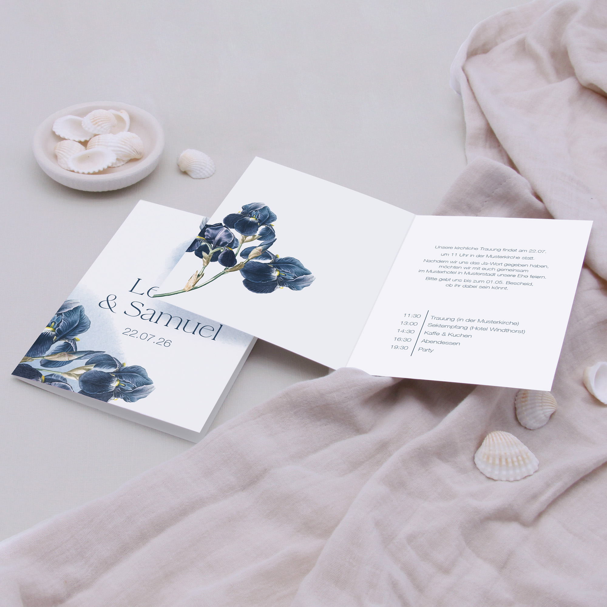 Klappkarte DIN A6 im Hochformat - Floral "Blue Petal"