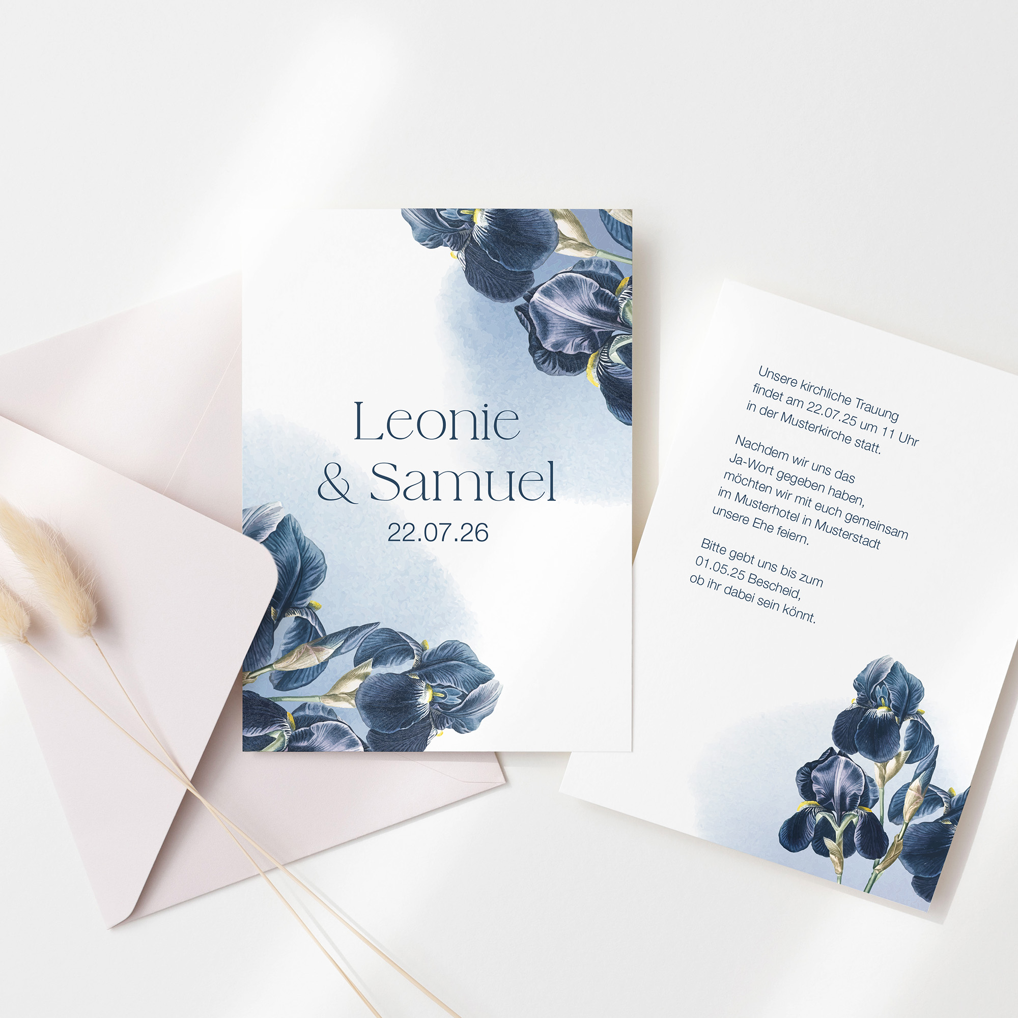Postkarte DIN A6 im Hochformat - Floral "Blue Petal"