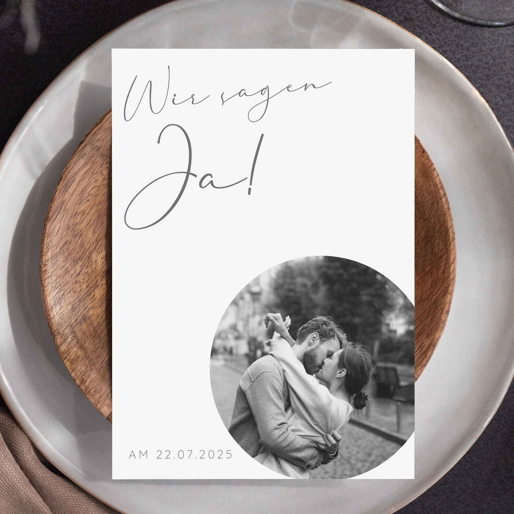 Postkarte DIN A6 im Hochformat - Minimalistisch "Paris"